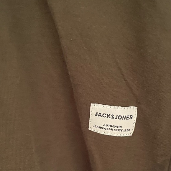 Jack & Jones Essential Army Green Long T-Shirt made with Organic Cotton - Picture 4 of 4